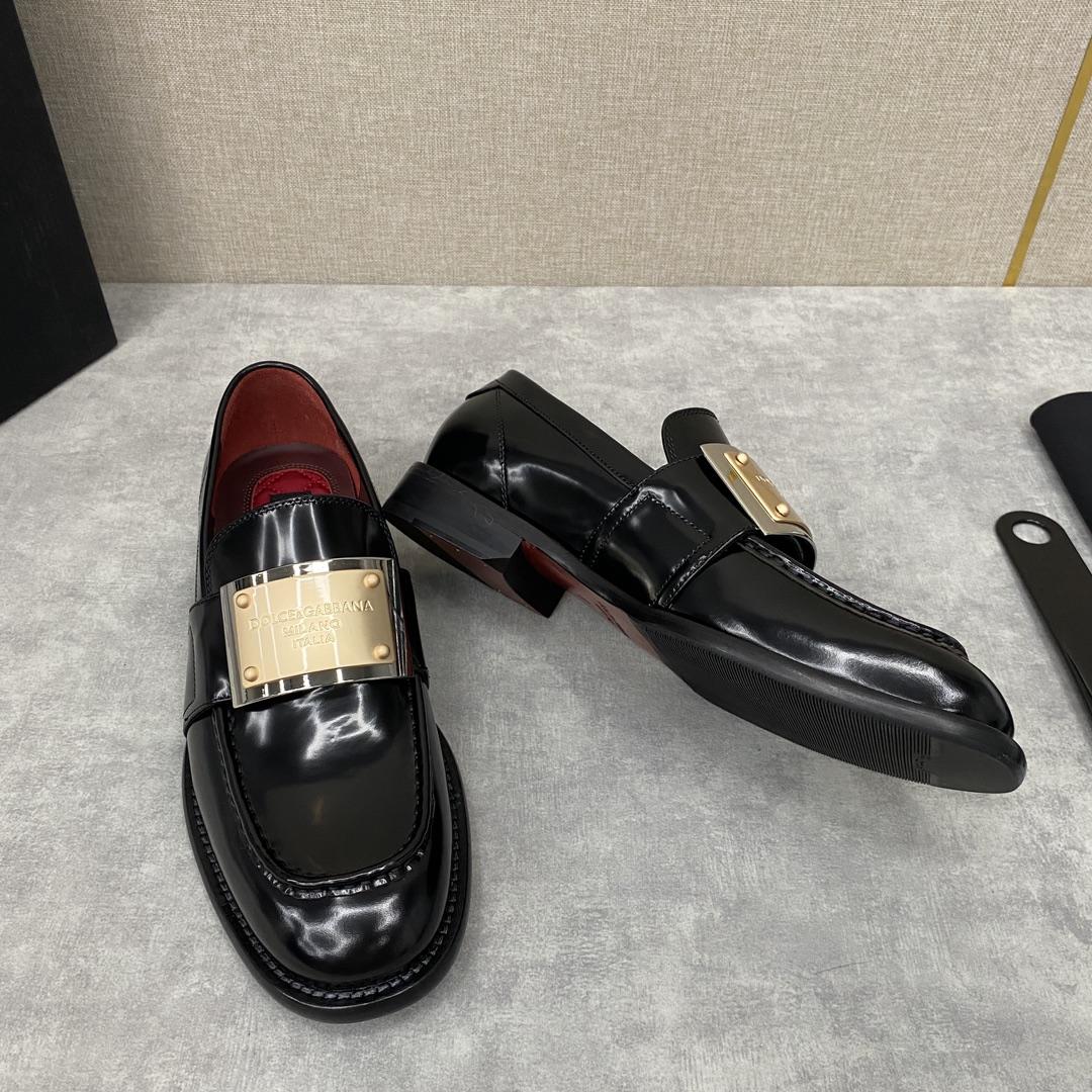 Dolce & Gabbana Bernini Logo-plaque Leather Loafers In Black - DopestKickz