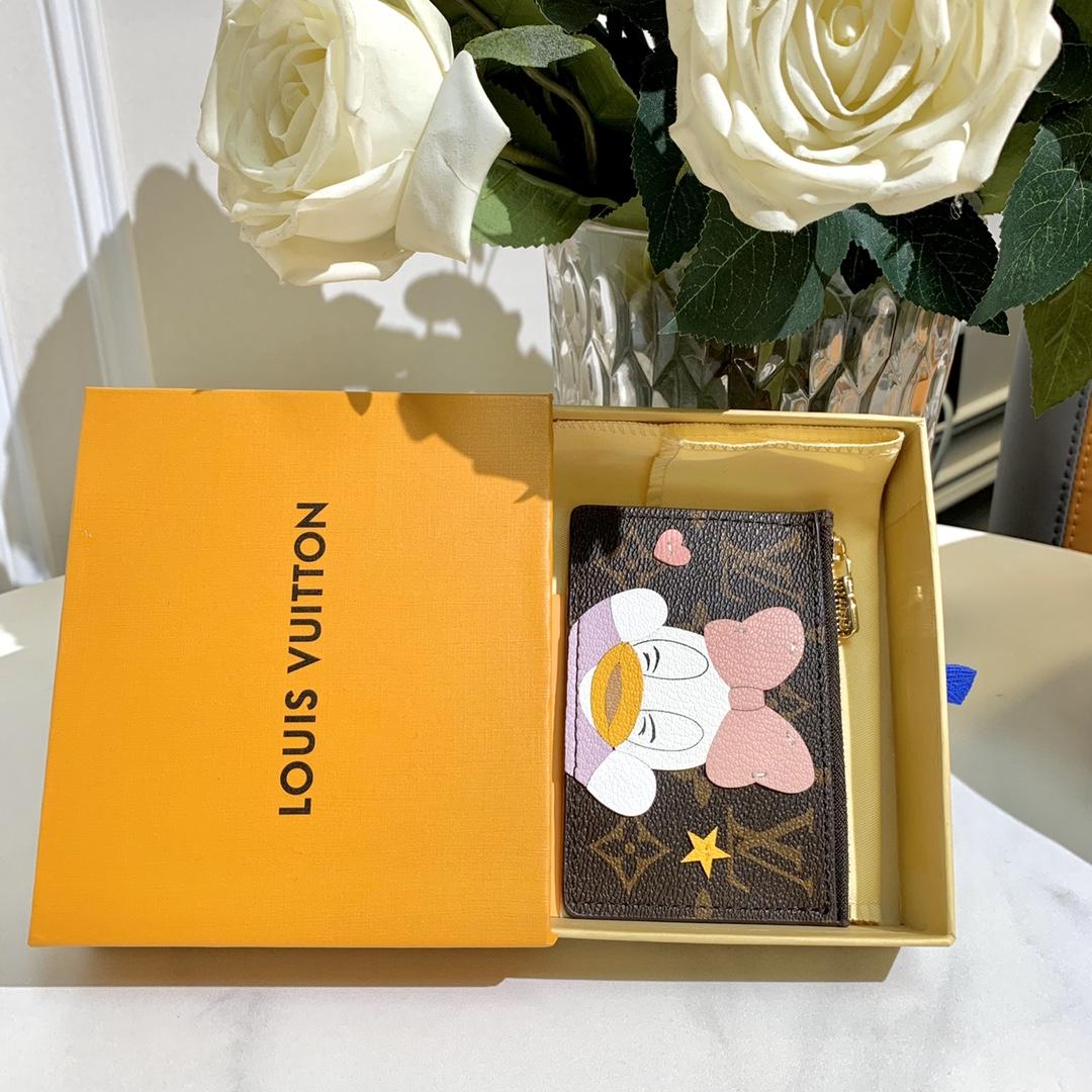 Louis Vuitton Pouch - DopestKickz