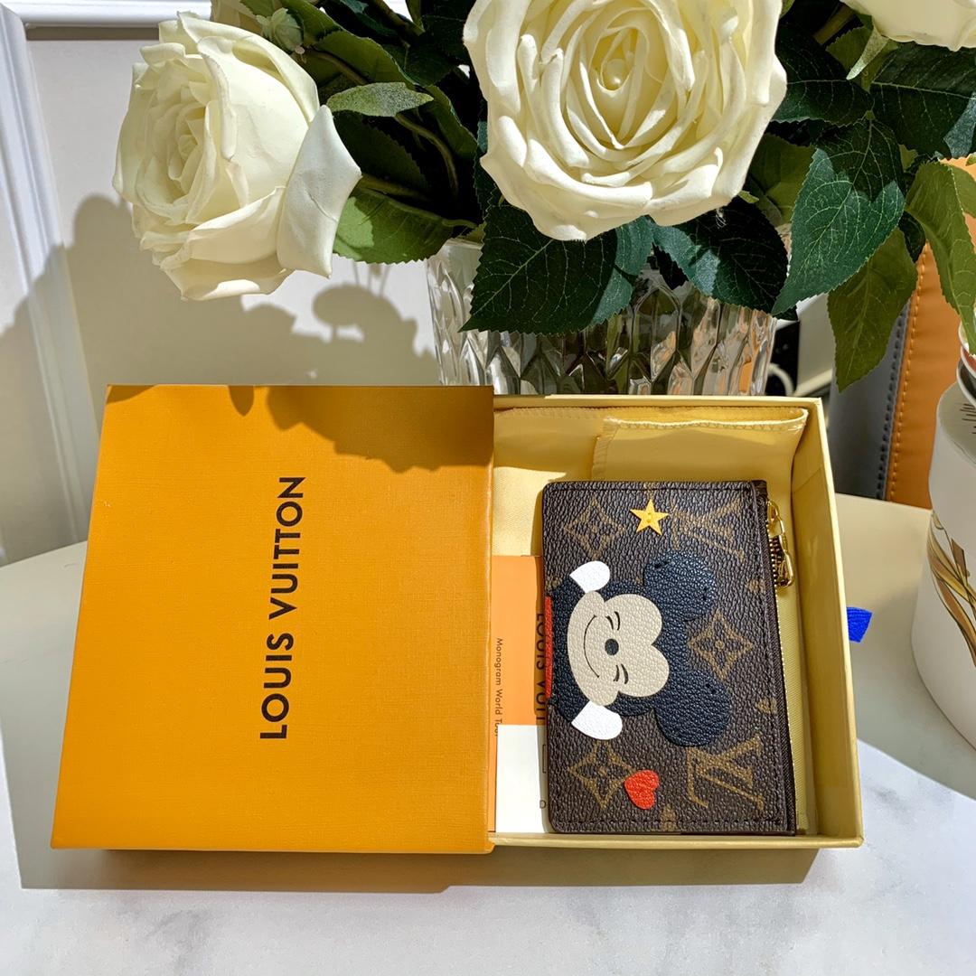 Louis Vuitton Pouch - DopestKickz