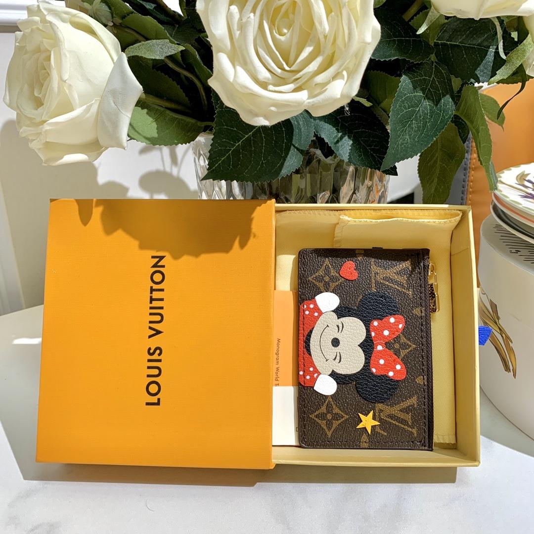 Louis Vuitton Pouch - DopestKickz