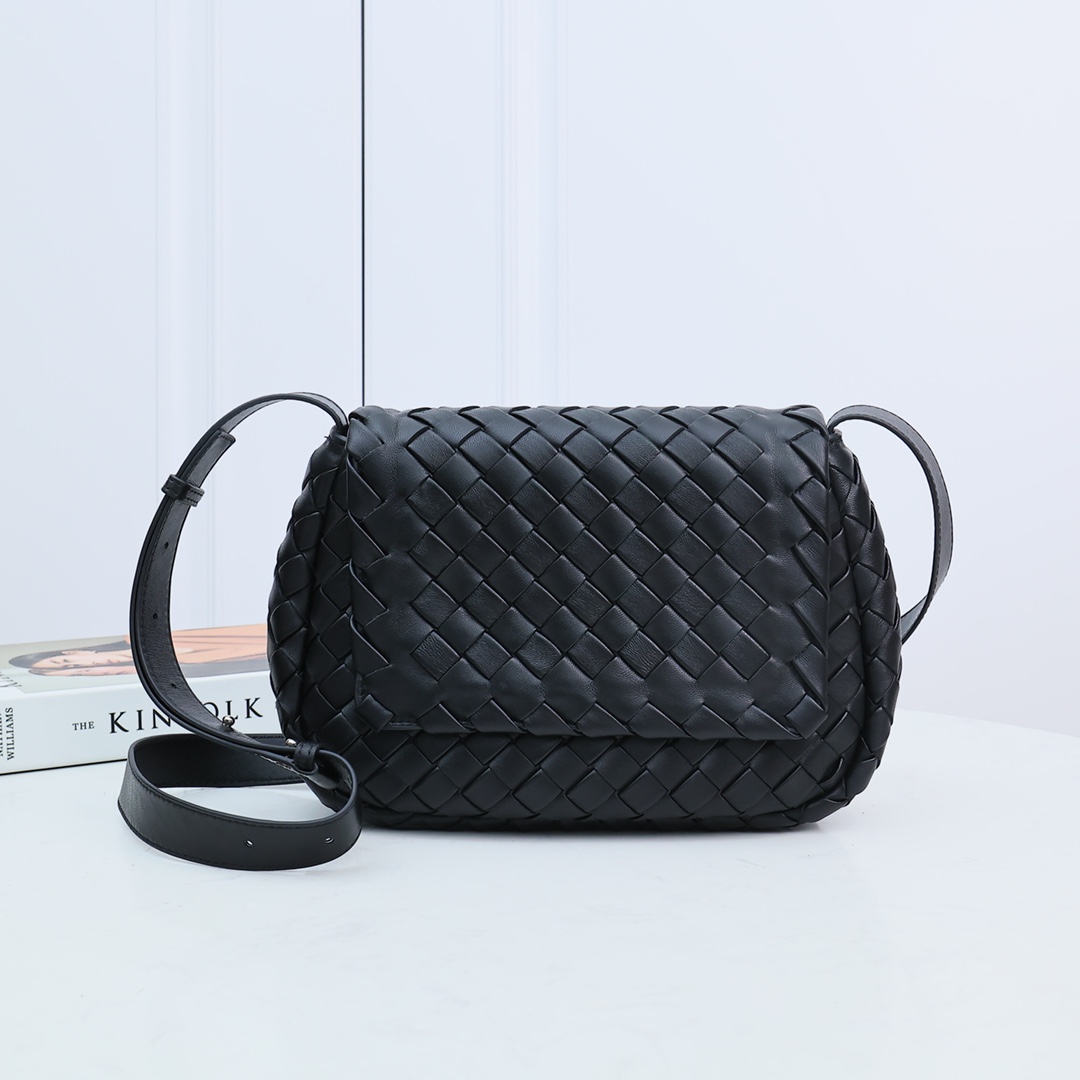 Bottega Veneta Small Cobble Messenger - DopestKickz