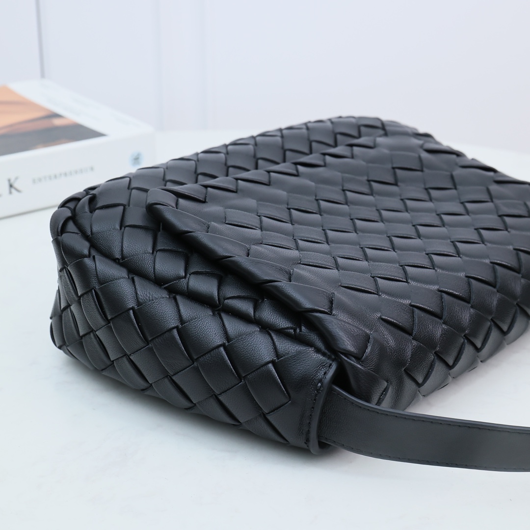Bottega Veneta Small Cobble Messenger - DopestKickz