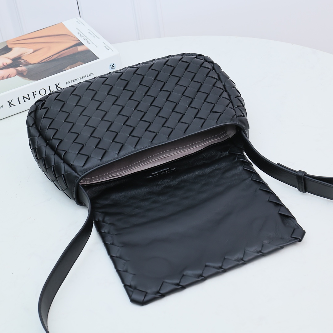 Bottega Veneta Small Cobble Messenger - DopestKickz