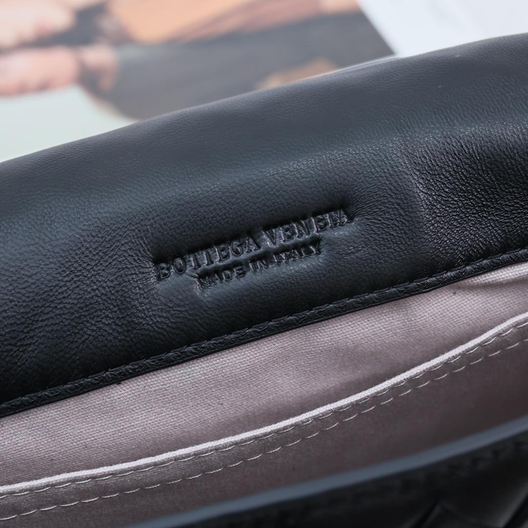 Bottega Veneta Small Cobble Messenger - DopestKickz