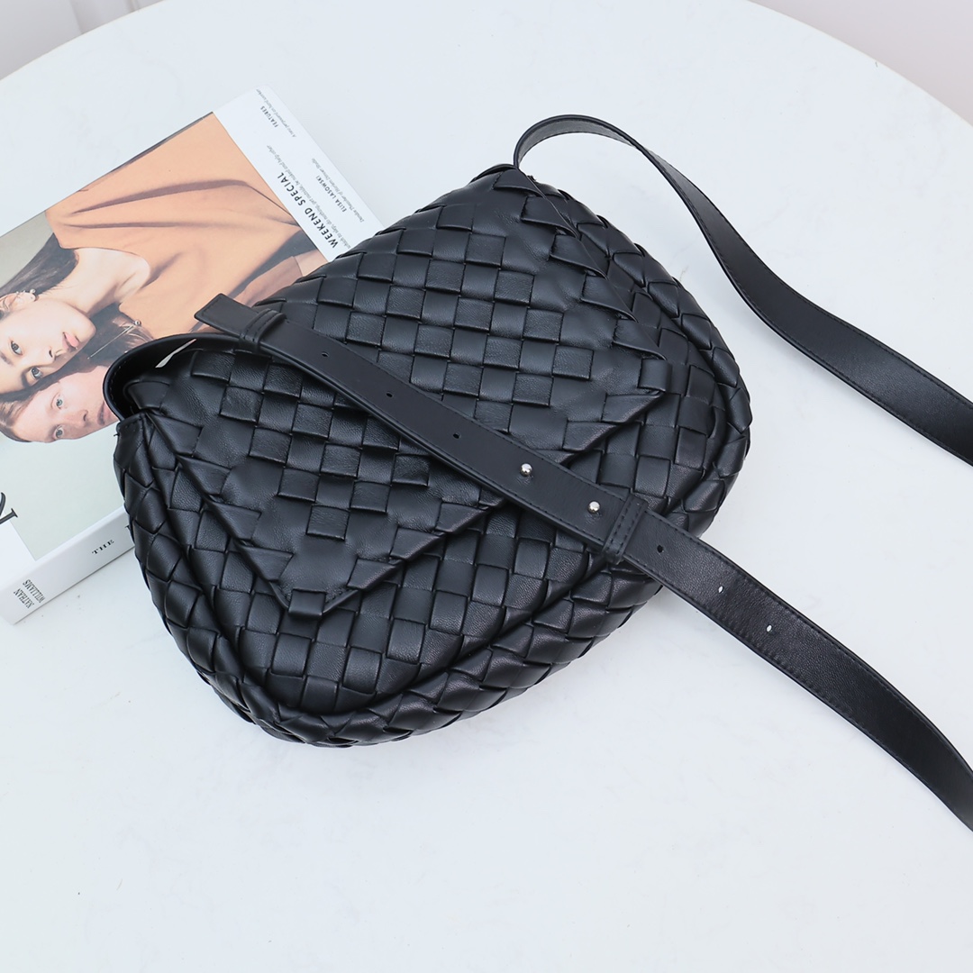 Bottega Veneta Small Cobble Messenger - DopestKickz