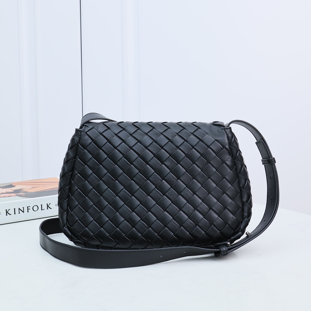 Bottega Veneta Small Cobble Messenger - DopestKickz