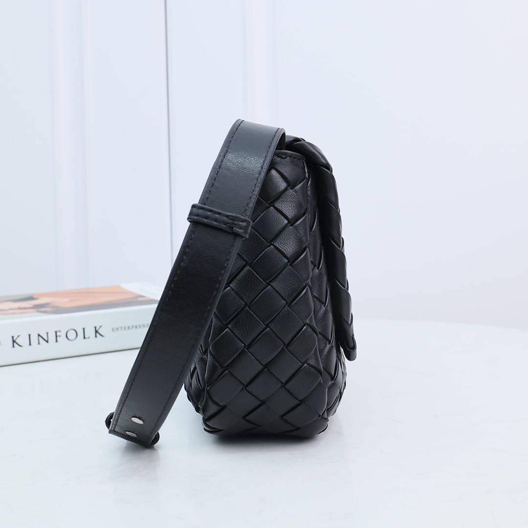 Bottega Veneta Small Cobble Messenger - DopestKickz