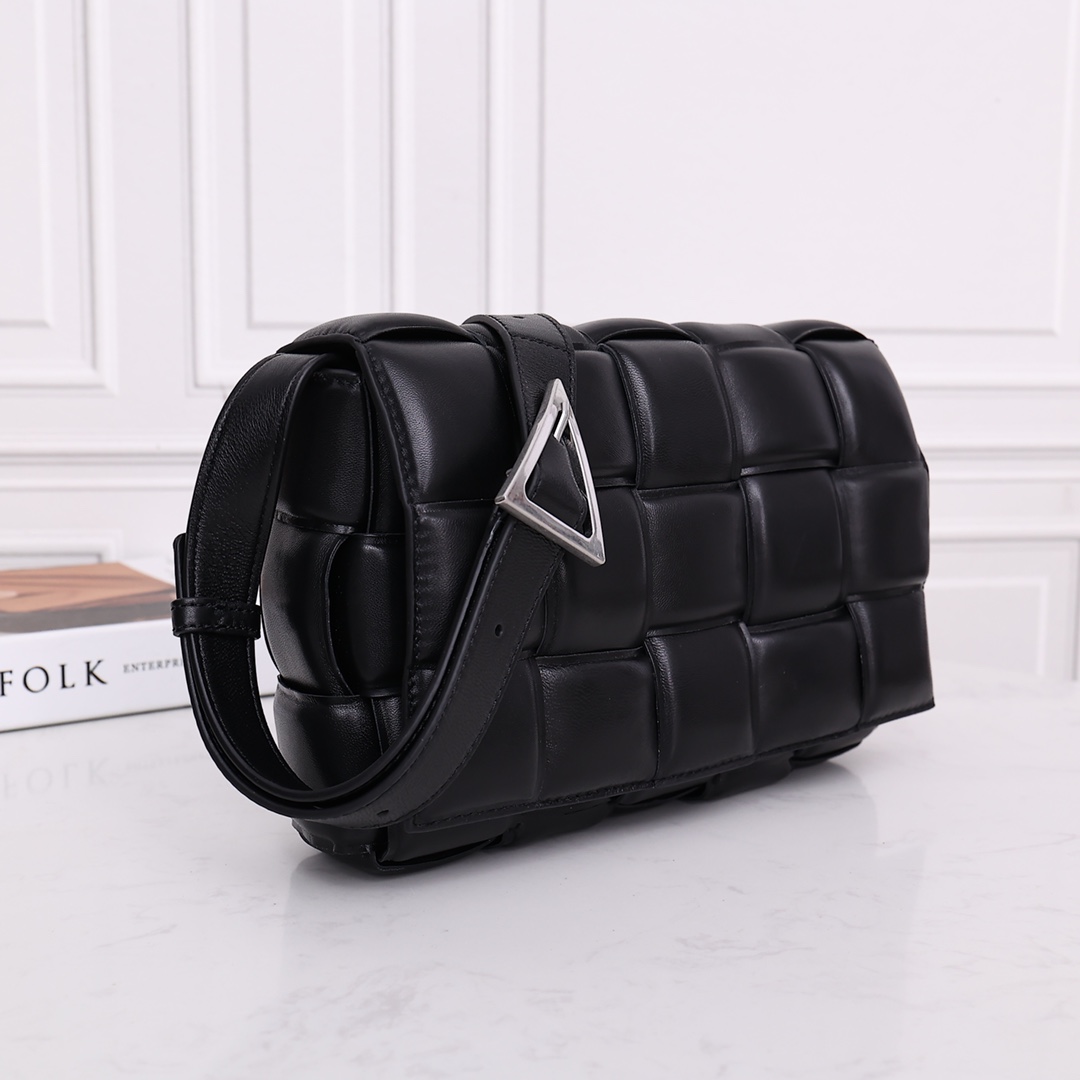 Bottega Veneta Padded Cassette Bag(26*18*8CM) - DopestKickz