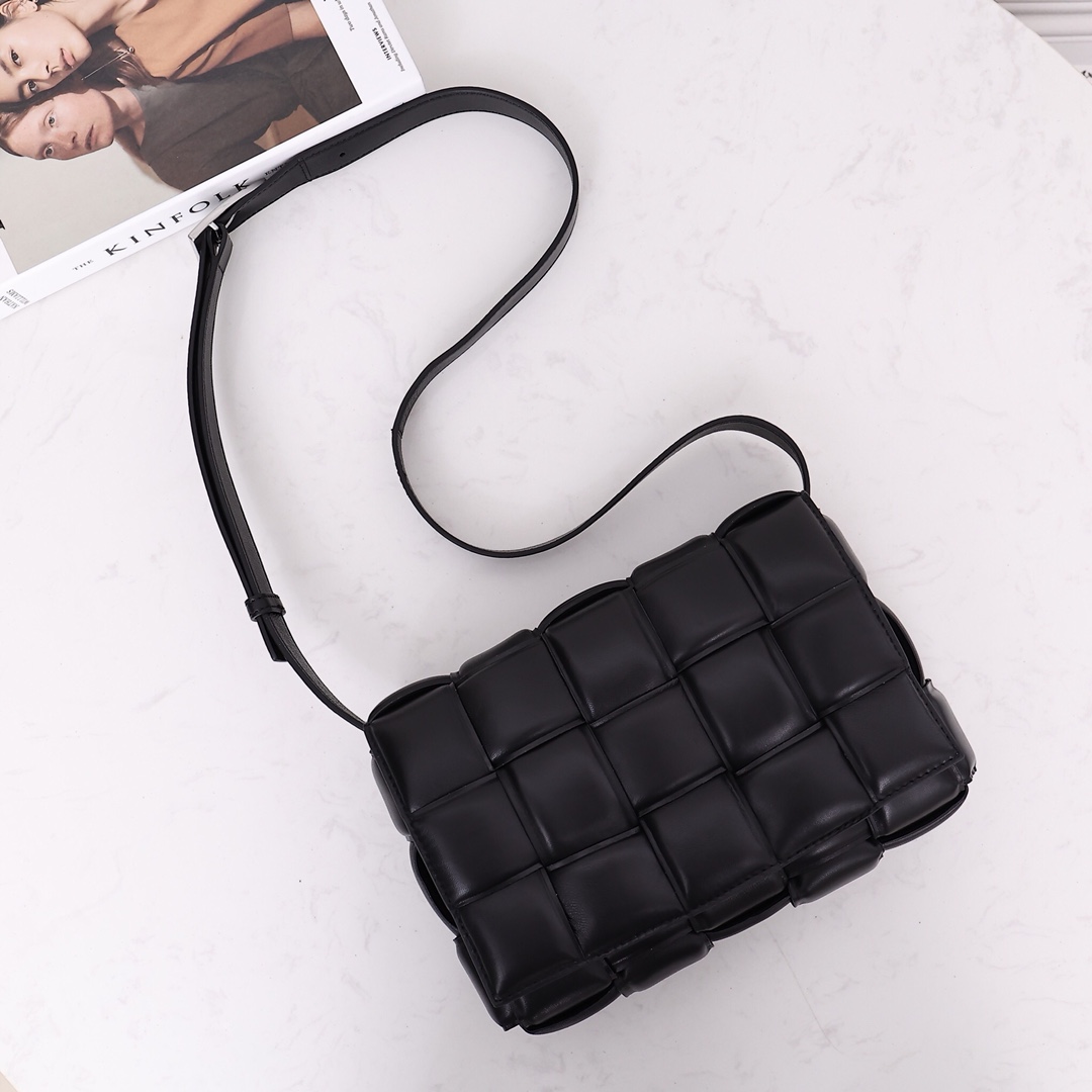 Bottega Veneta Padded Cassette Bag(26*18*8CM) - DopestKickz