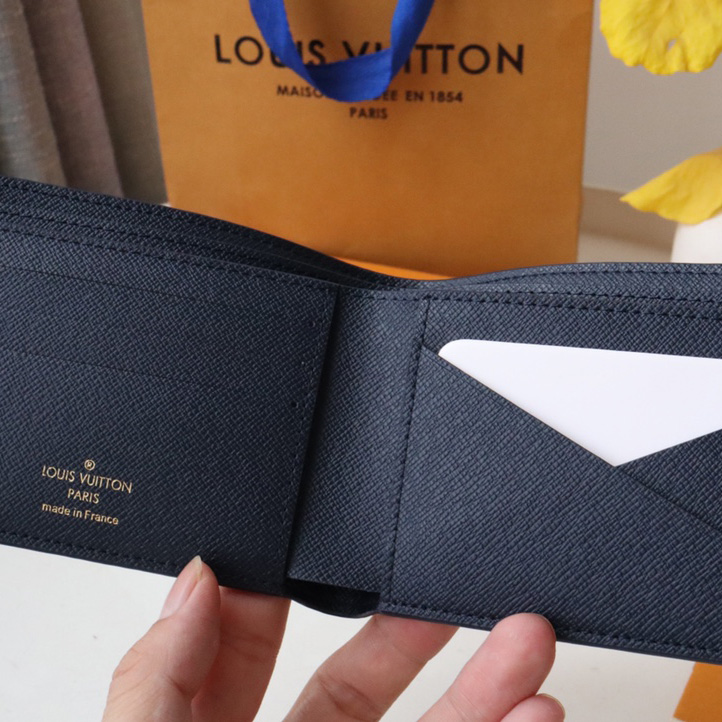 Louis Vuitton Multiple Wallet (7.5 x 11.1 x 1cm)   M82827 - DopestKickz