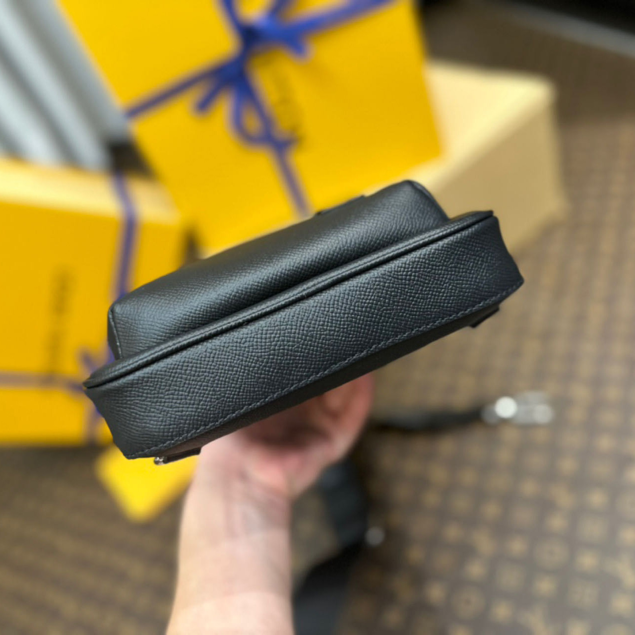 Louis Vuitton Avenue Slingbag NM    M30863 - DopestKickz