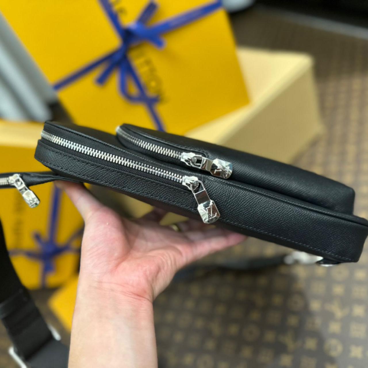 Louis Vuitton Avenue Slingbag NM    M30863 - DopestKickz