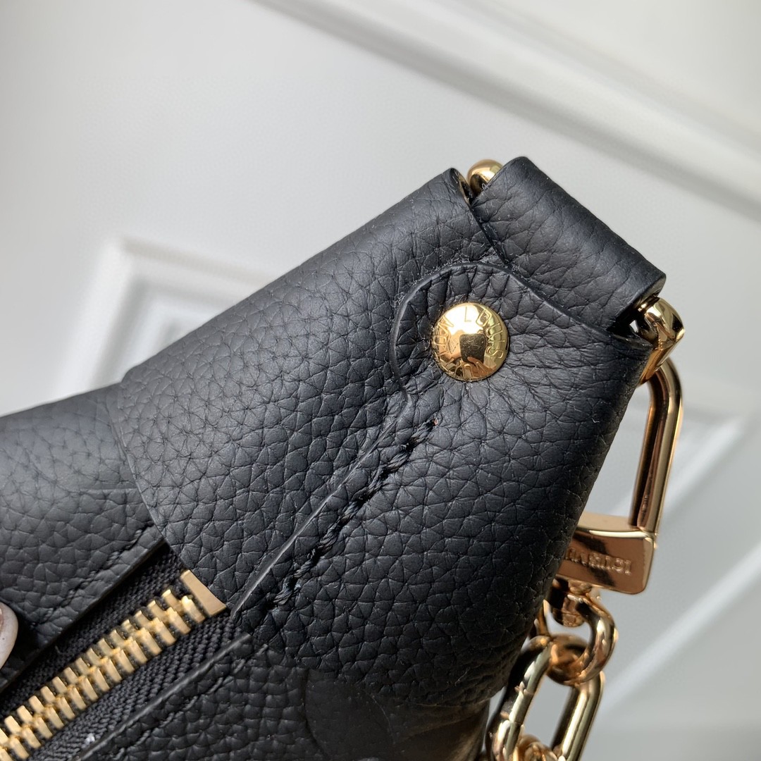 Louis Vuitton Loop Hobo  (38-26-10cm)   M46725 - DopestKickz