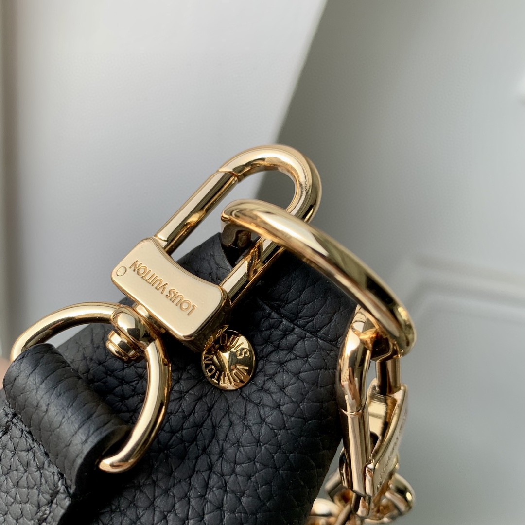 Louis Vuitton Loop Hobo  (38-26-10cm)   M46725 - DopestKickz