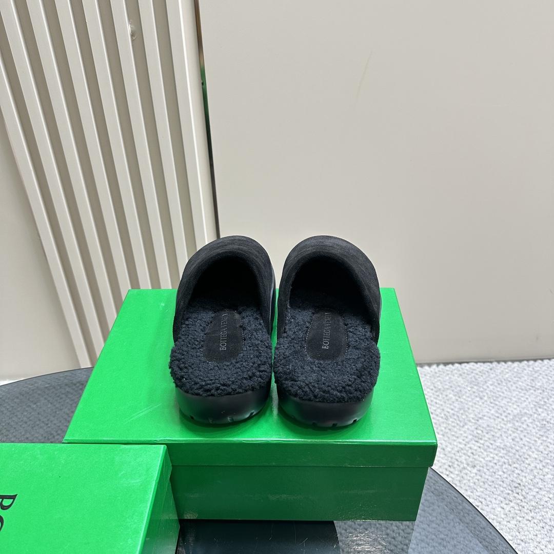 Bottega Veneta Calfskin Flat Snap Slippers - DopestKickz