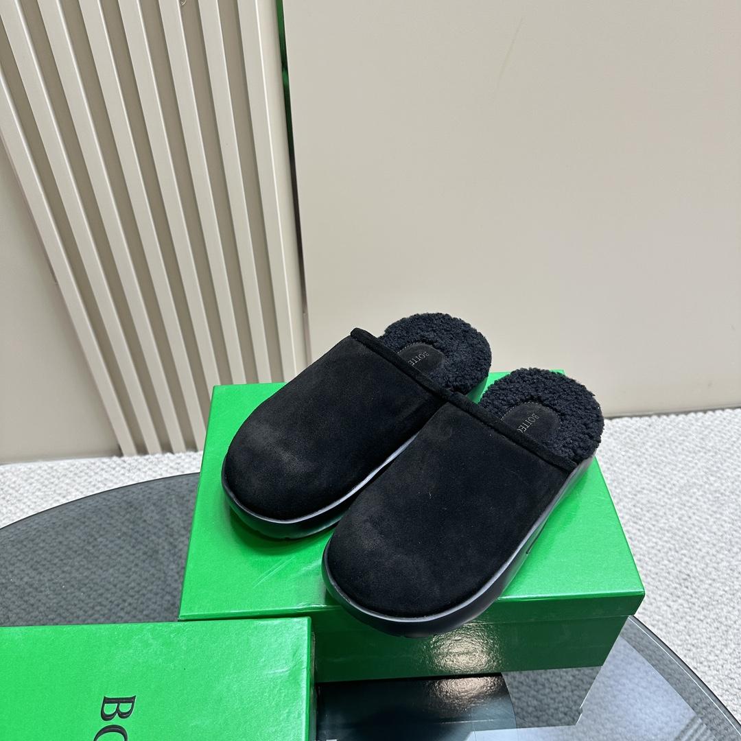 Bottega Veneta Calfskin Flat Snap Slippers - DopestKickz