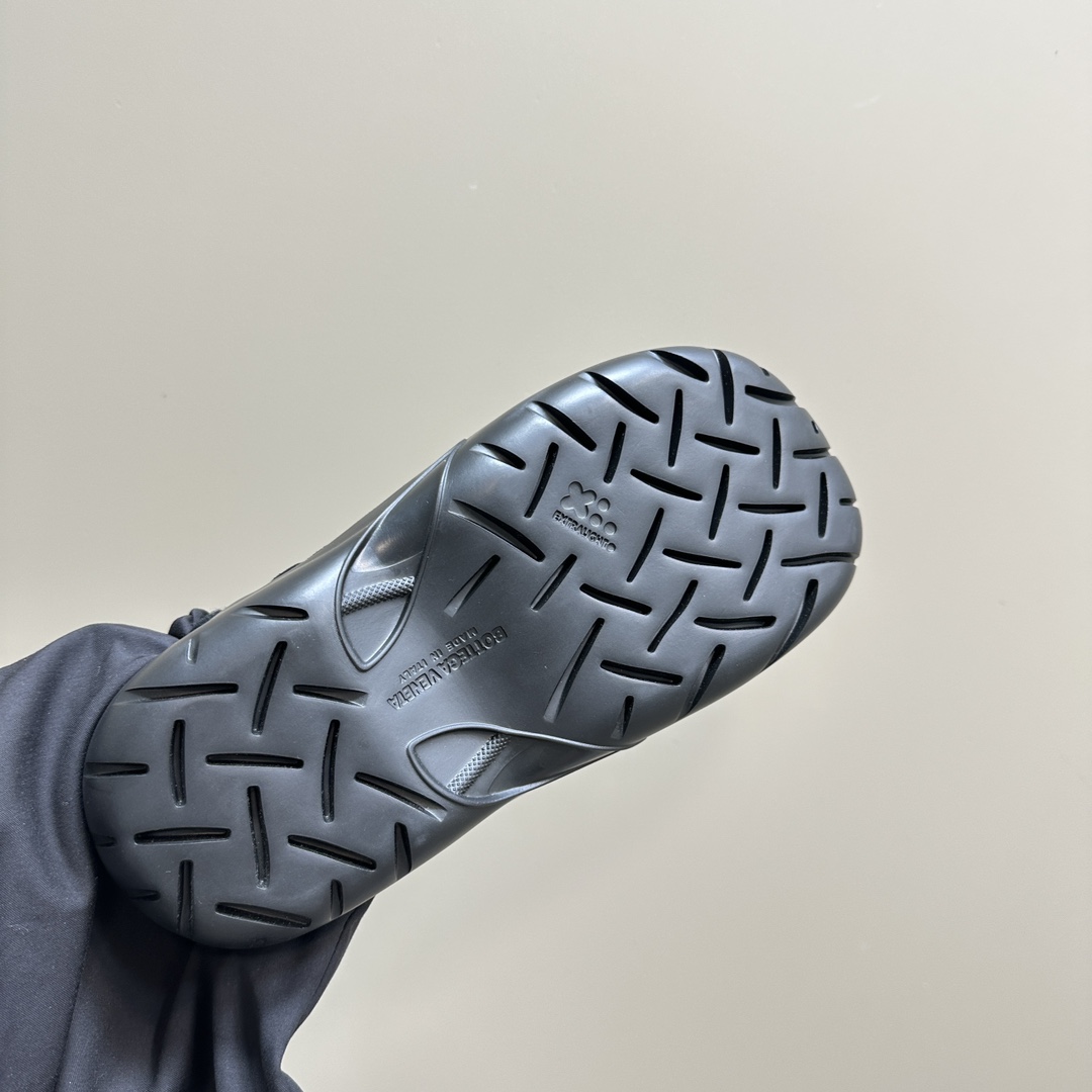 Bottega Veneta Calfskin Flat Snap Slippers - DopestKickz