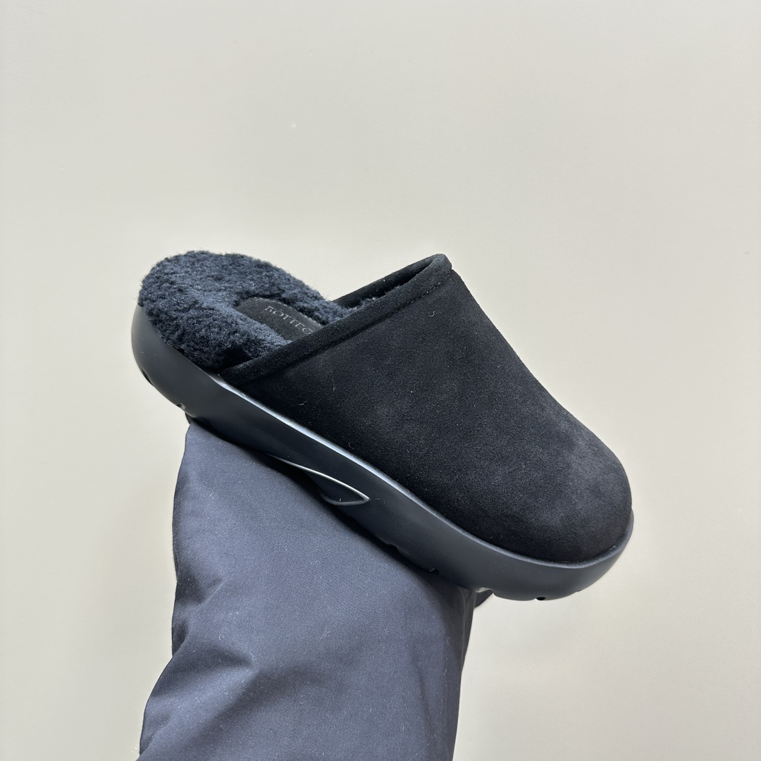 Bottega Veneta Calfskin Flat Snap Slippers - DopestKickz