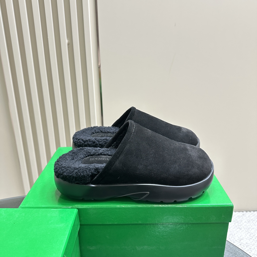 Bottega Veneta Calfskin Flat Snap Slippers - DopestKickz