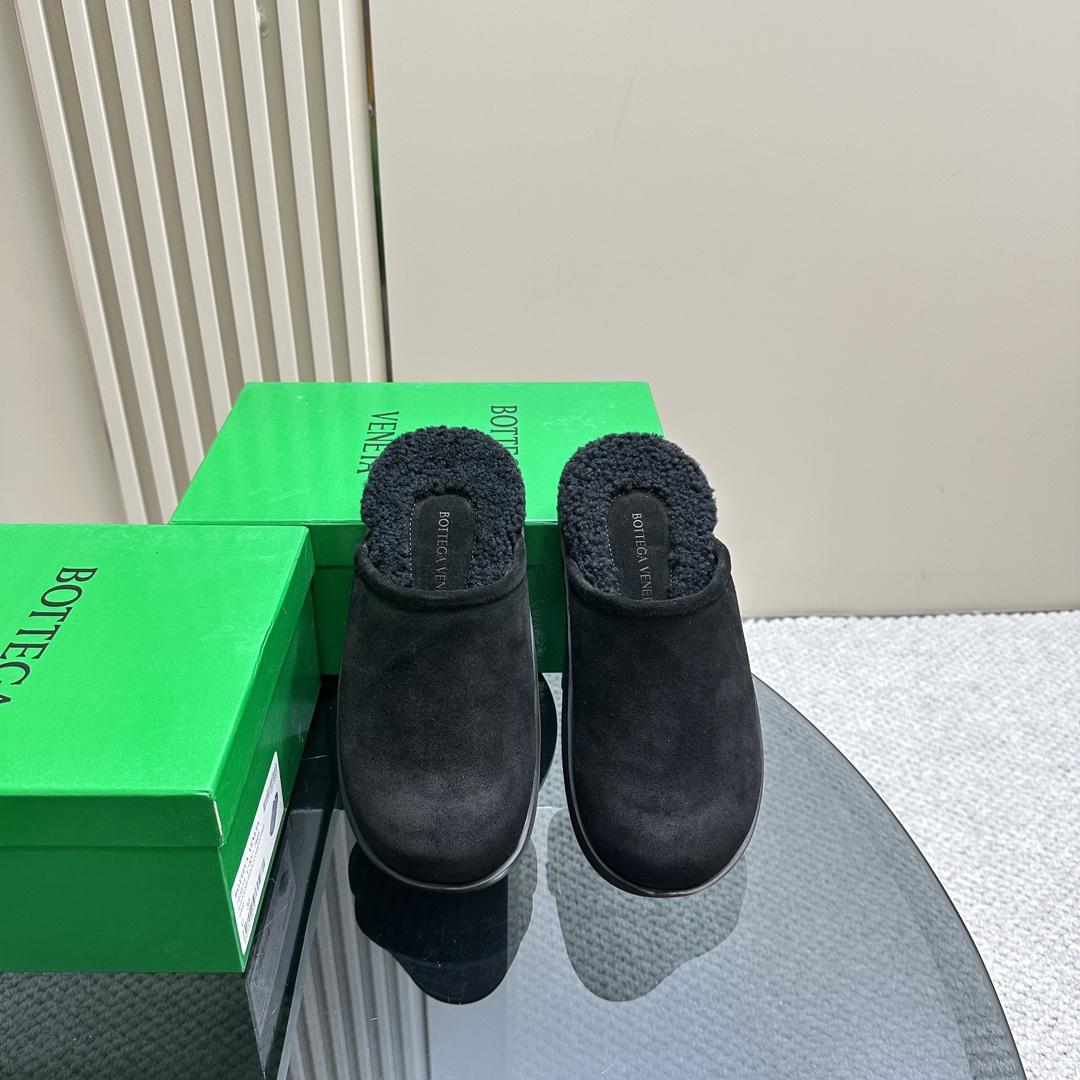 Bottega Veneta Calfskin Flat Snap Slippers - DopestKickz