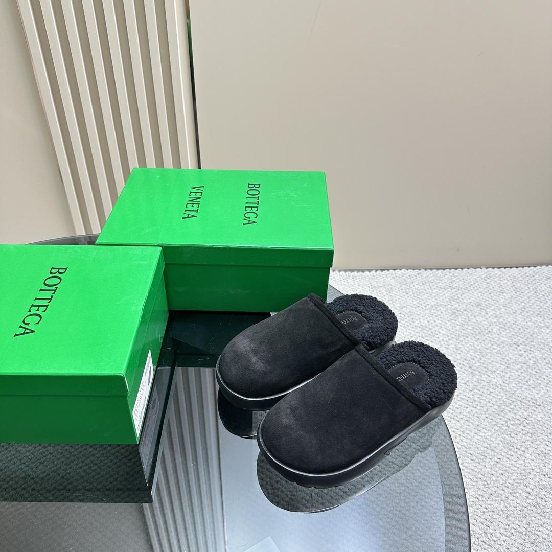 Bottega Veneta Calfskin Flat Snap Slippers - DopestKickz