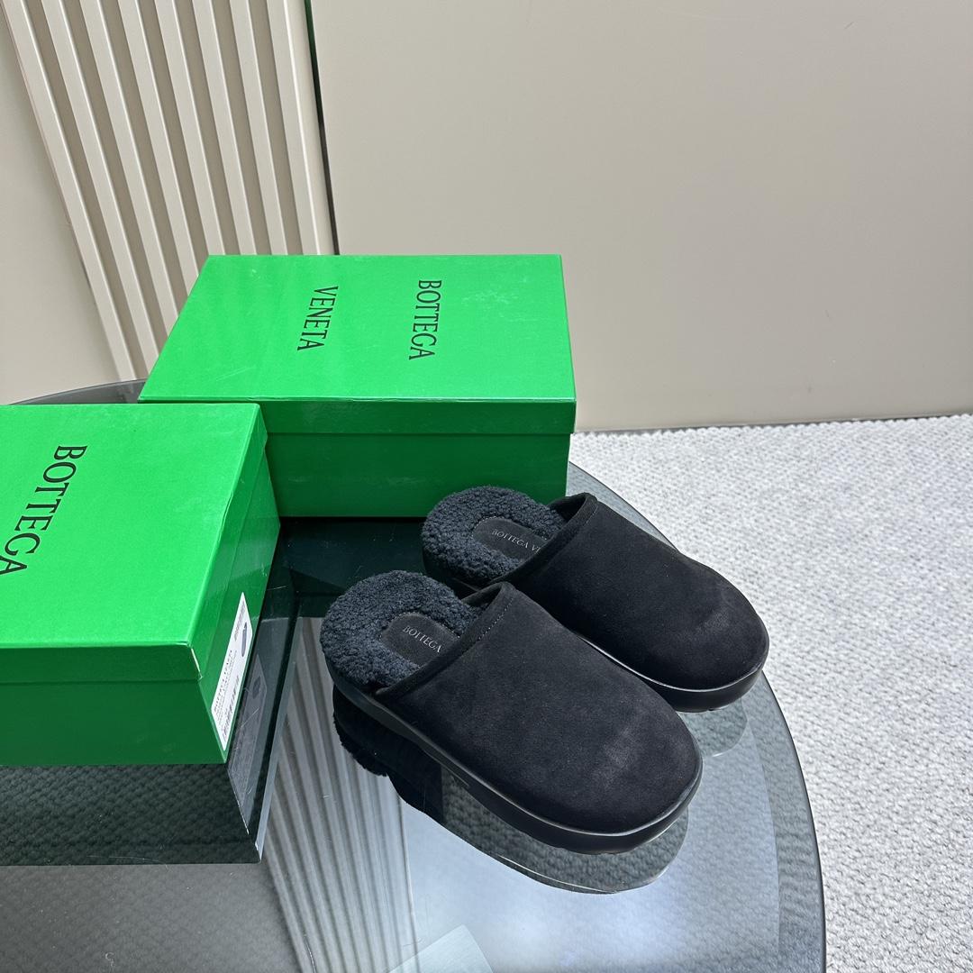 Bottega Veneta Calfskin Flat Snap Slippers - DopestKickz