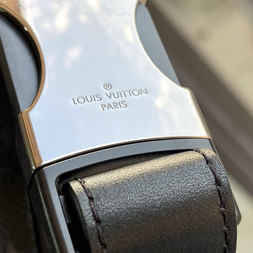 Louis Vuitton Discovery Bumbag Monogram Eclipse Black (37*30*6cm) - DopestKickz