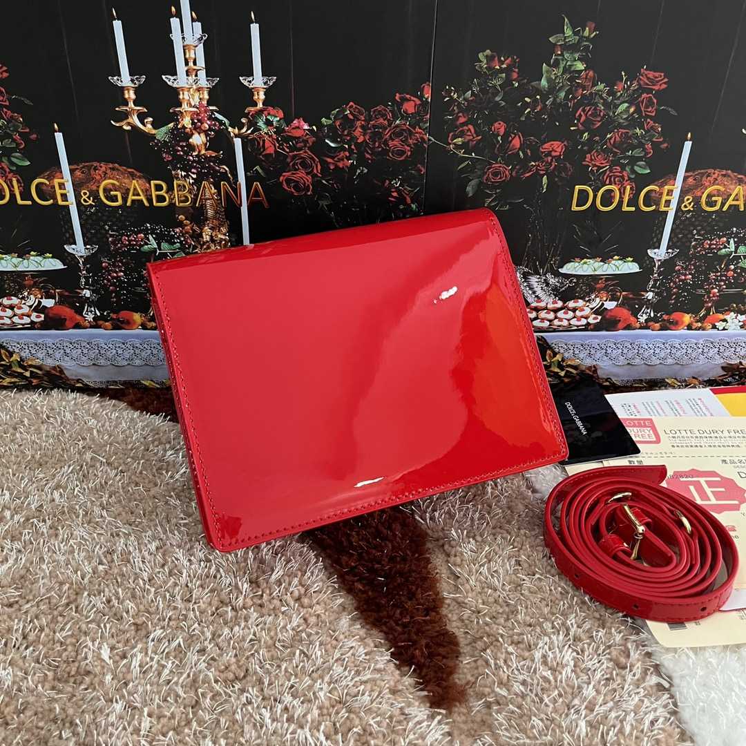 Dolce & Gabbana DG Logo Leather Crossbody Bag    (16*20*5.5cm) - DopestKickz