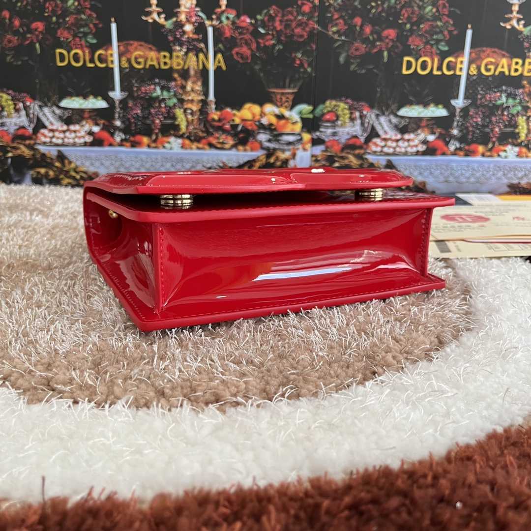 Dolce & Gabbana DG Logo Leather Crossbody Bag    (16*20*5.5cm) - DopestKickz