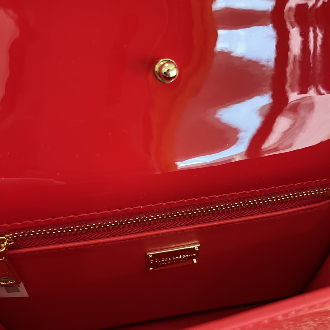 Dolce & Gabbana DG Logo Leather Crossbody Bag    (16*20*5.5cm) - DopestKickz