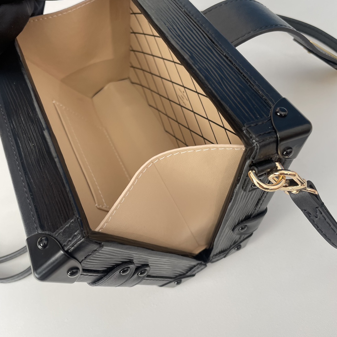 Louis Vuitton Petite Malle     M59179 - DopestKickz