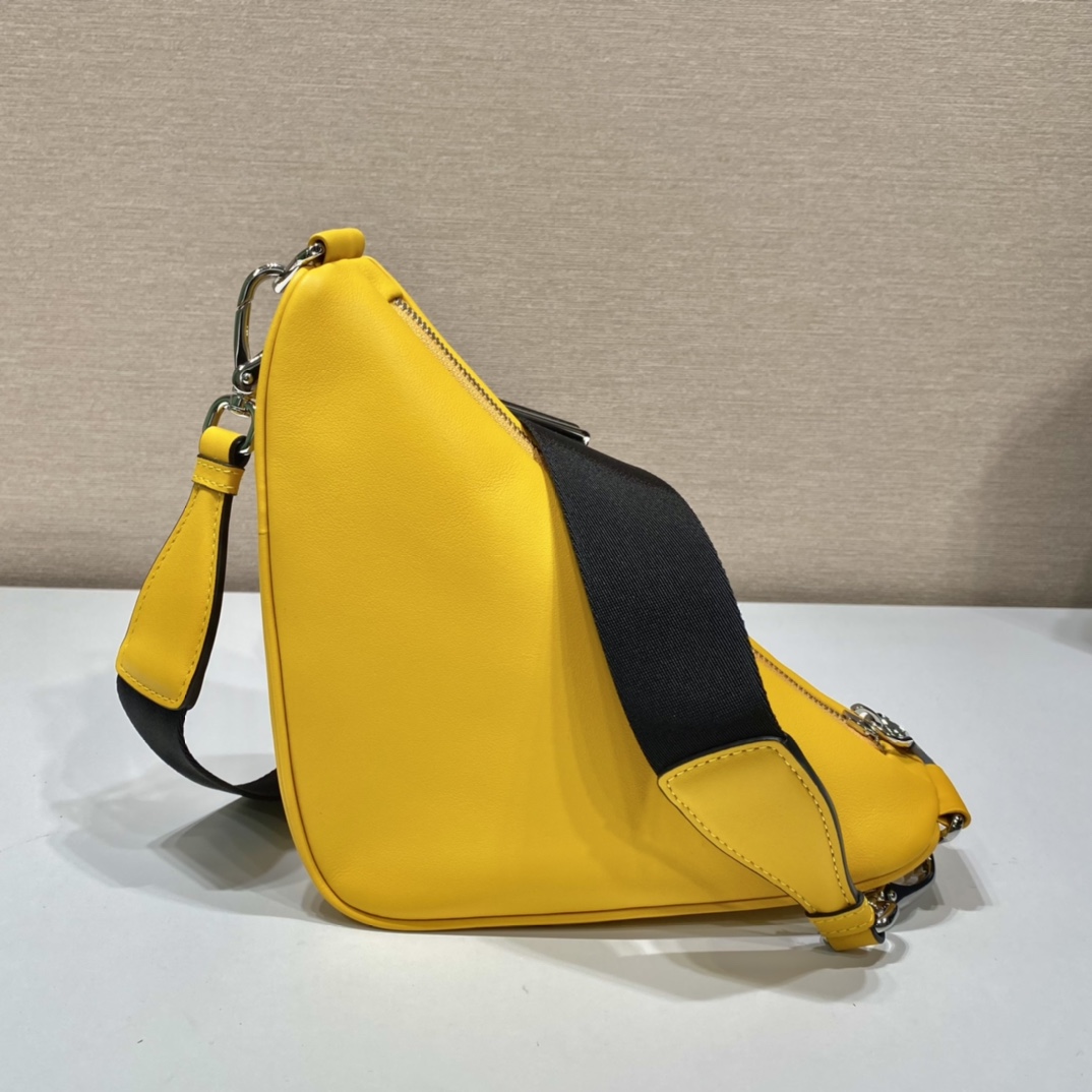 Prada Triangle Bag (26-14-12cm) - DopestKickz