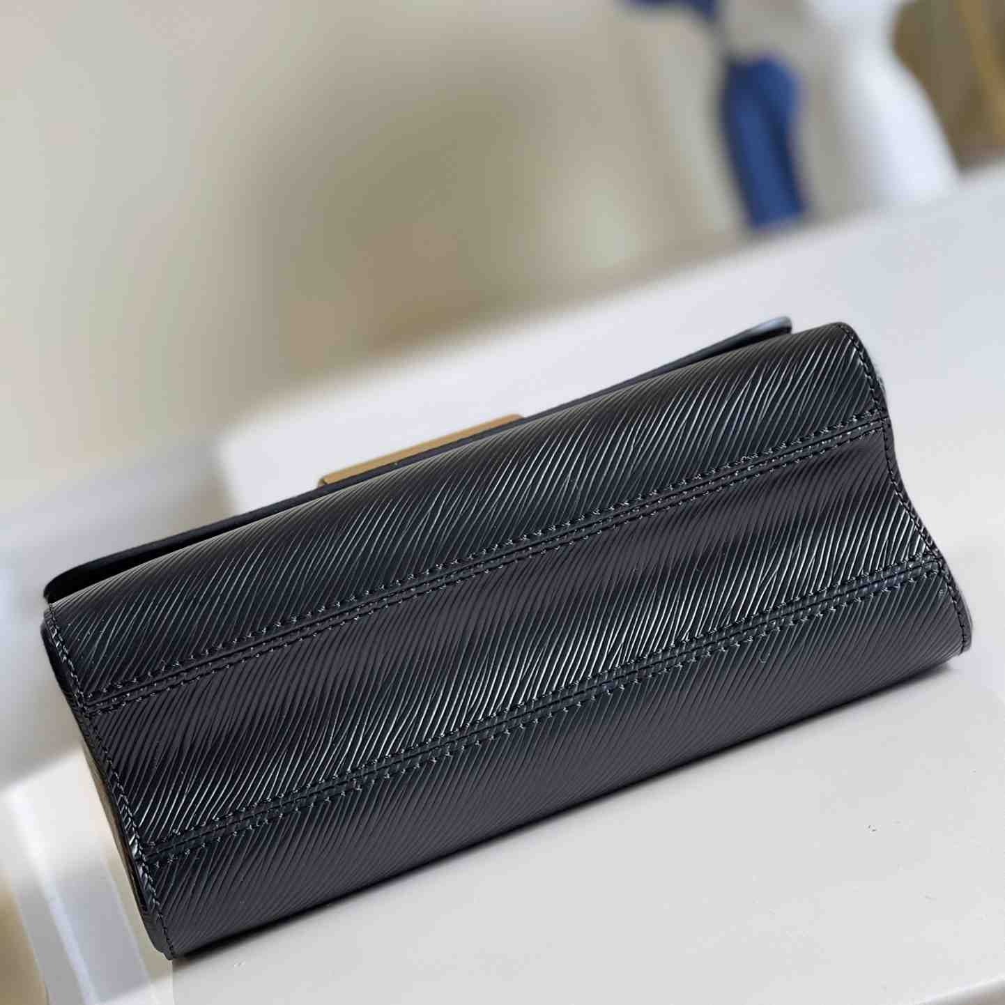 Louis Vuitton Twist MM    M21772  M50282 - DopestKickz