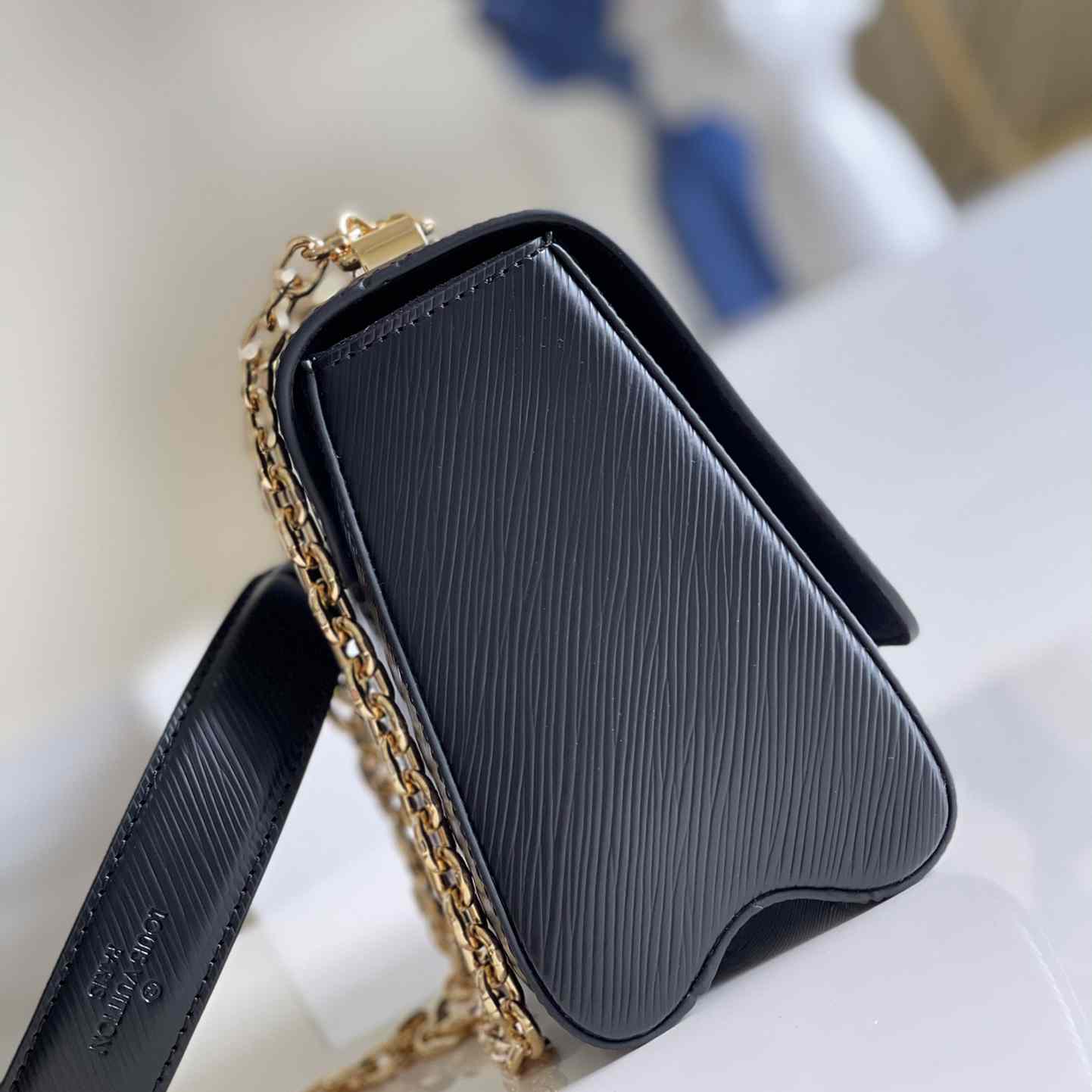 Louis Vuitton Twist MM    M21772  M50282 - DopestKickz