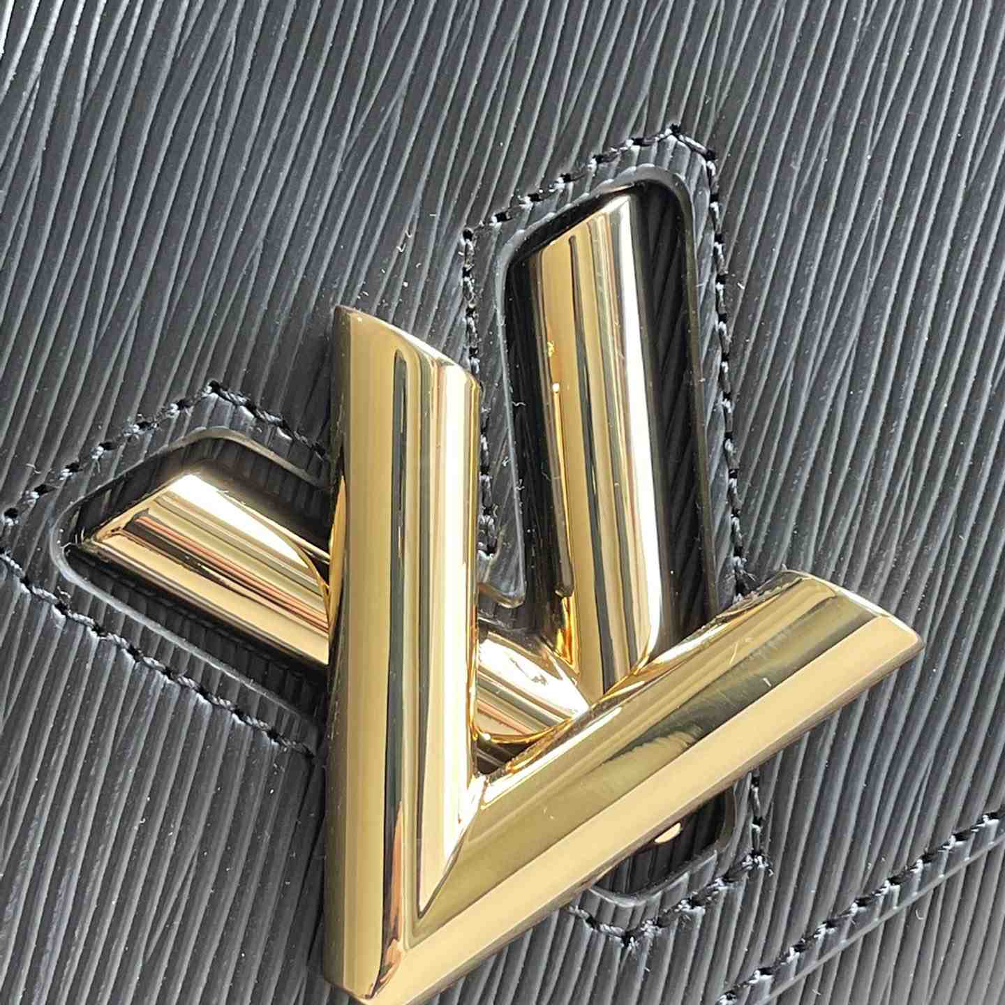 Louis Vuitton Twist MM    M21772  M50282 - DopestKickz