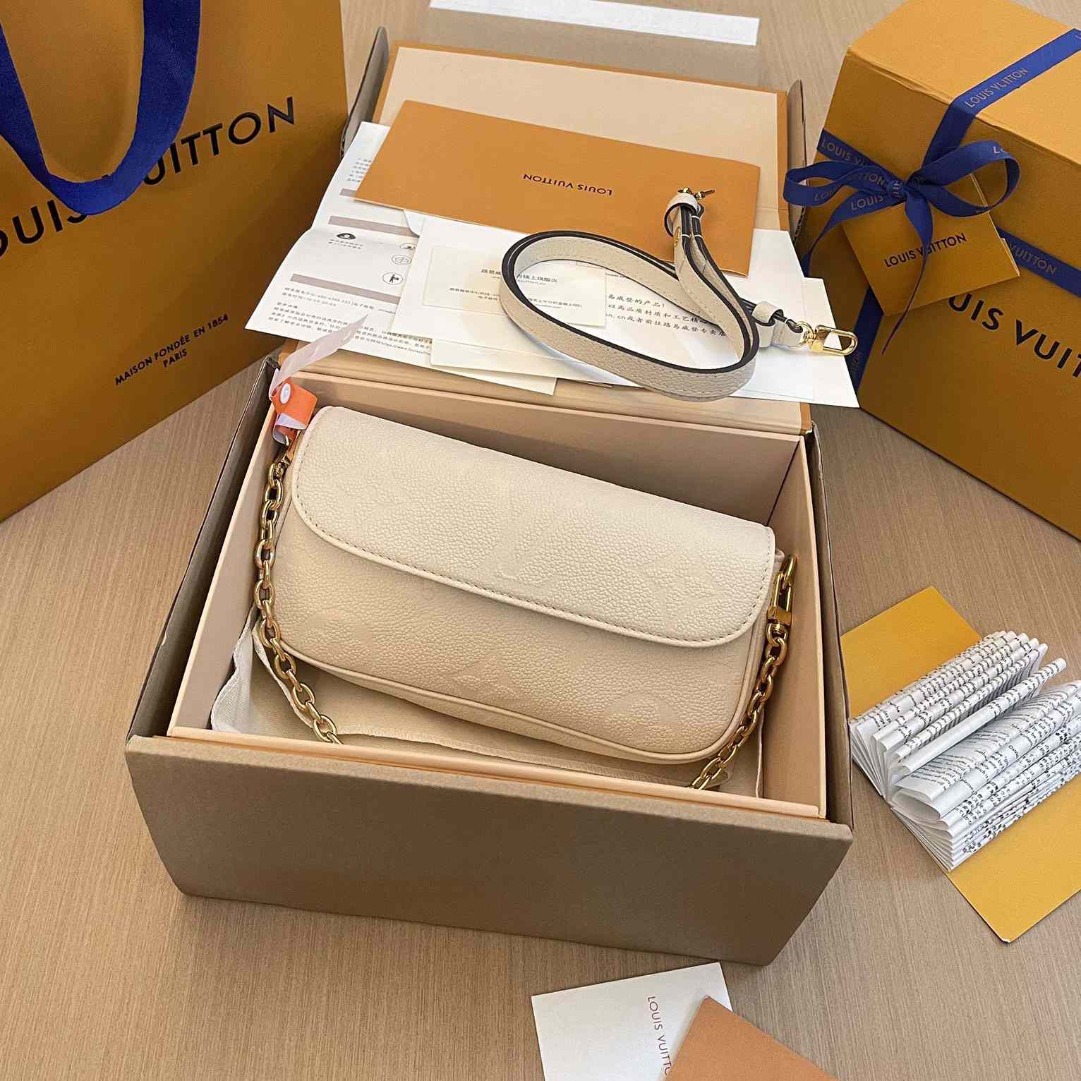 Louis Vuitton Wallet On Chain Ivy (23.5x12x4.3cm)  M82210 - DopestKickz