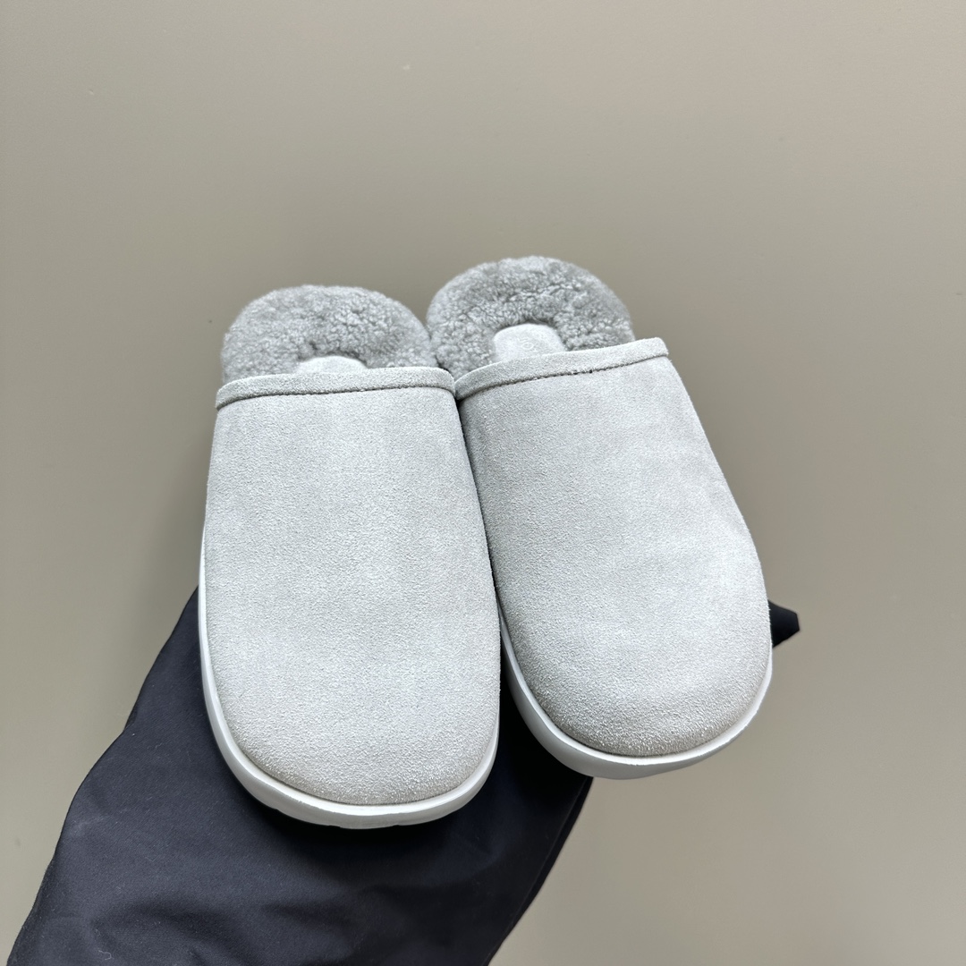 Bottega Veneta Calfskin Flat Snap Slippers - DopestKickz