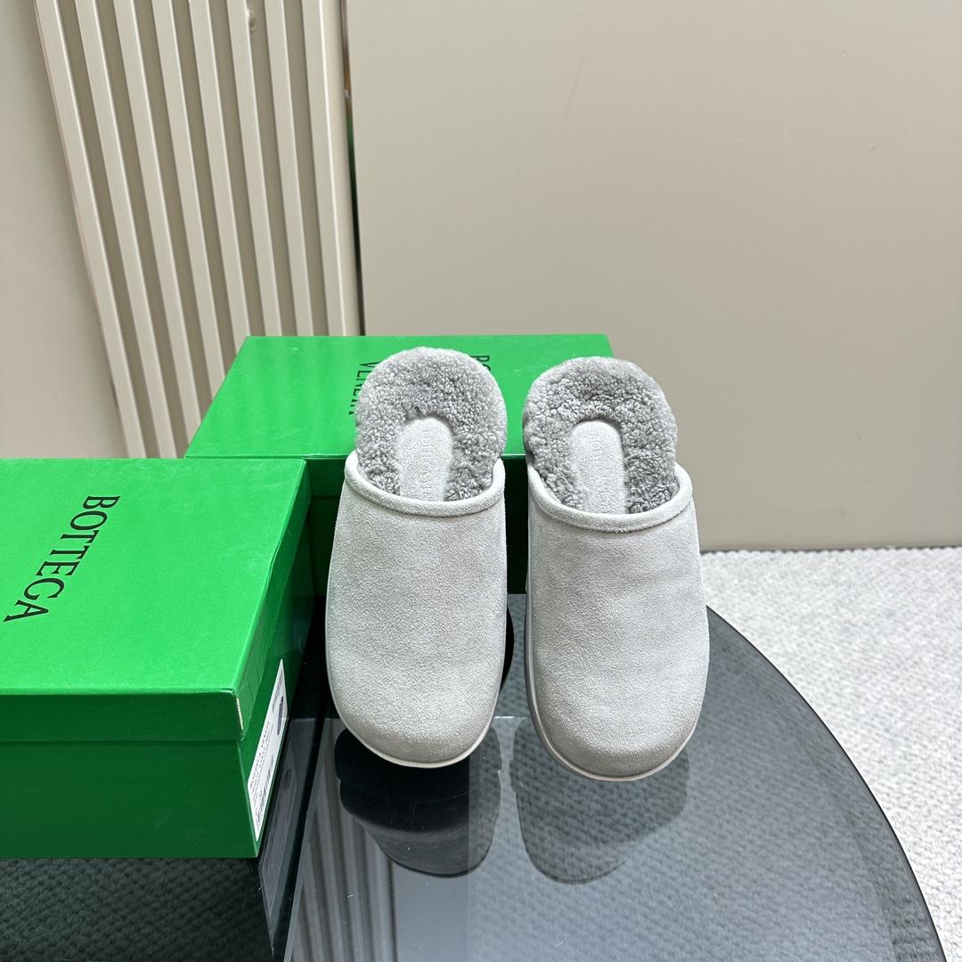 Bottega Veneta Calfskin Flat Snap Slippers - DopestKickz