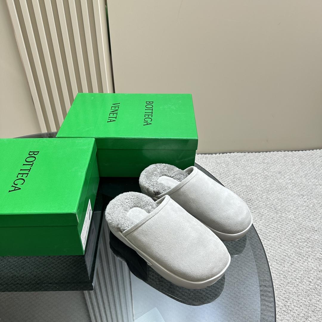 Bottega Veneta Calfskin Flat Snap Slippers - DopestKickz