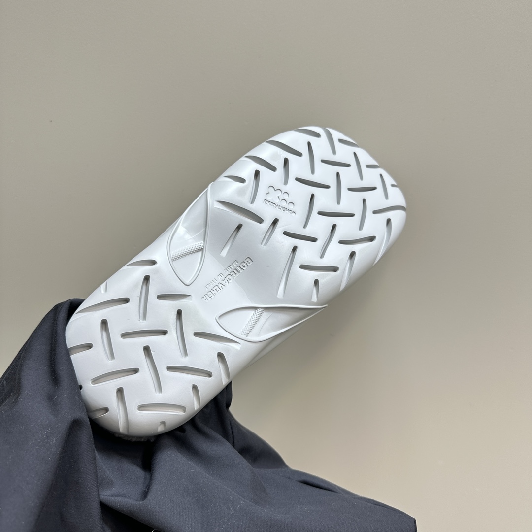 Bottega Veneta Calfskin Flat Snap Slippers - DopestKickz