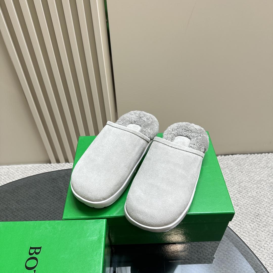 Bottega Veneta Calfskin Flat Snap Slippers - DopestKickz