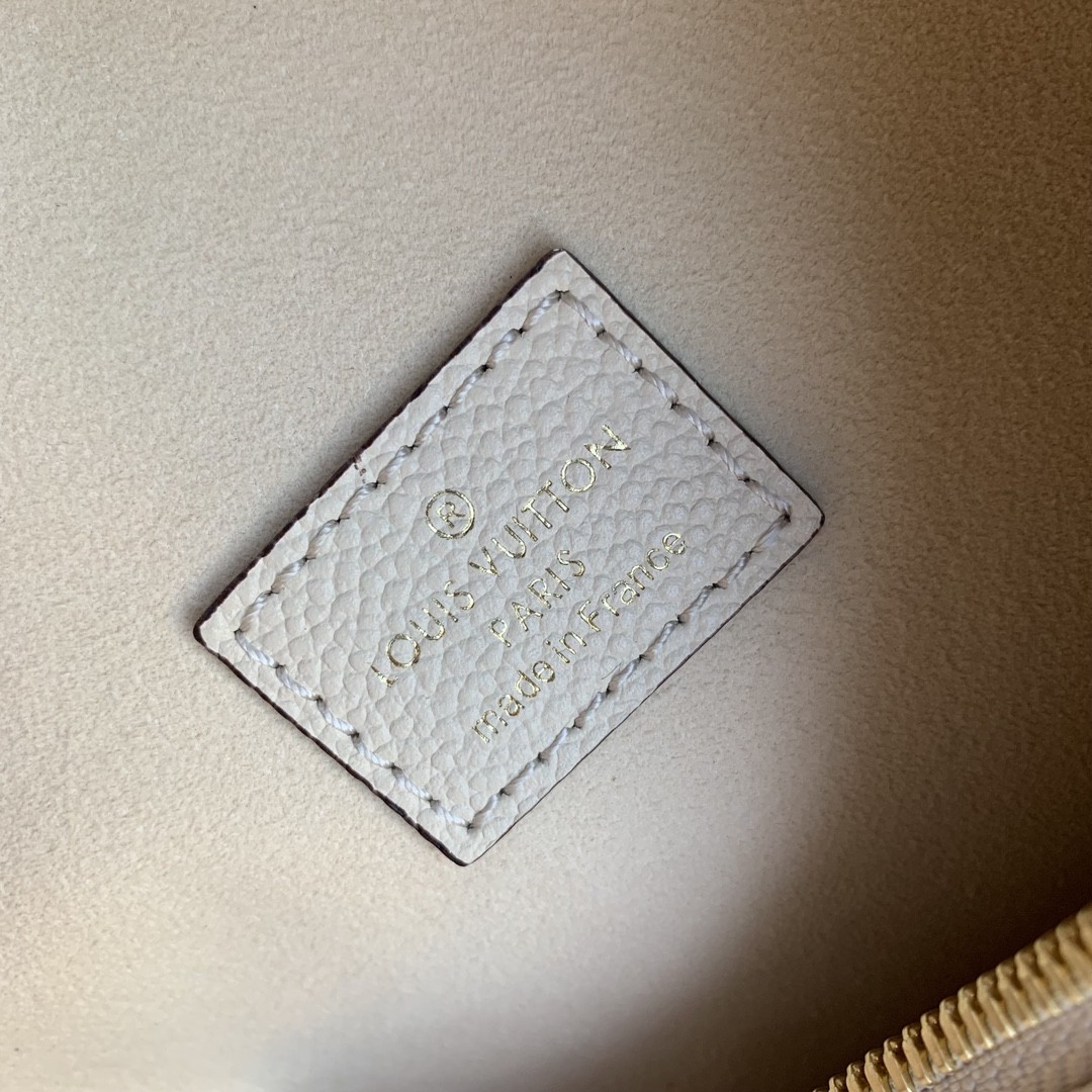 Louis Vuitton Loop Hobo  (38-26-10cm)   M46739 - DopestKickz