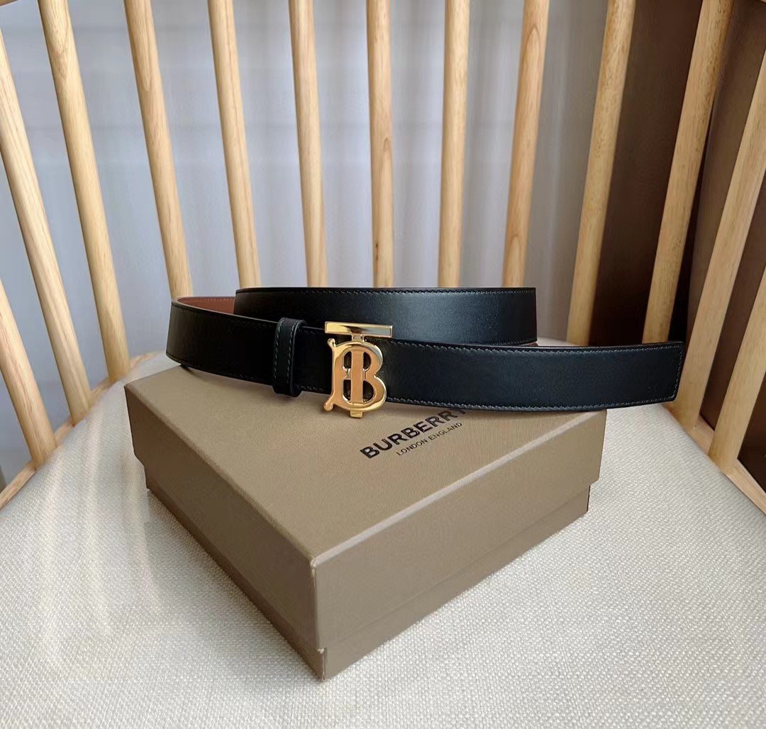 Burberry Men's Leather Reversible TB Belt - DopestKickz