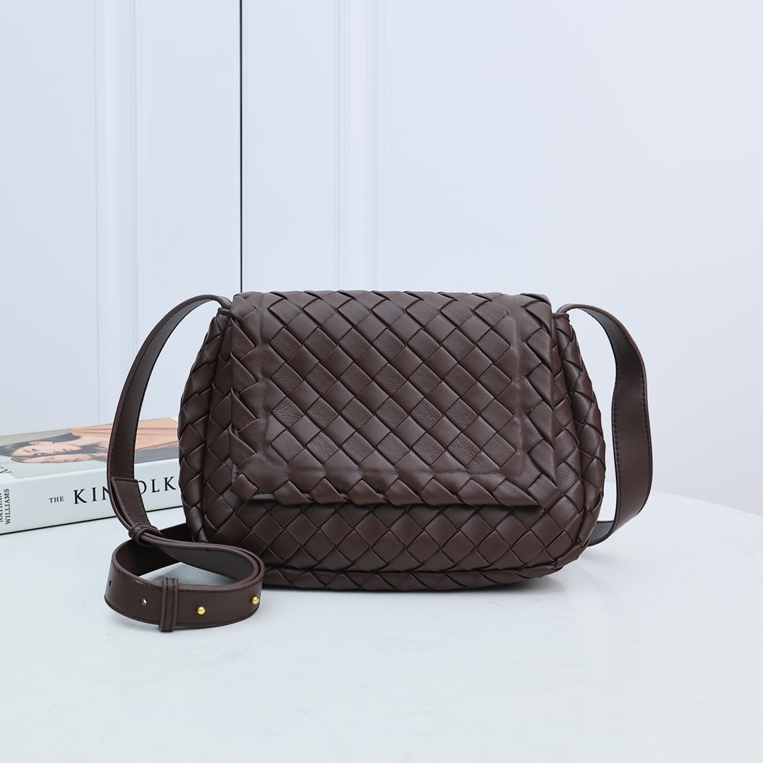 Bottega Veneta Small Cobble Messenger - DopestKickz