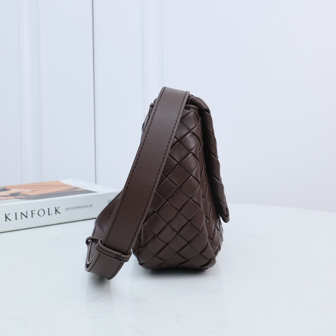 Bottega Veneta Small Cobble Messenger - DopestKickz