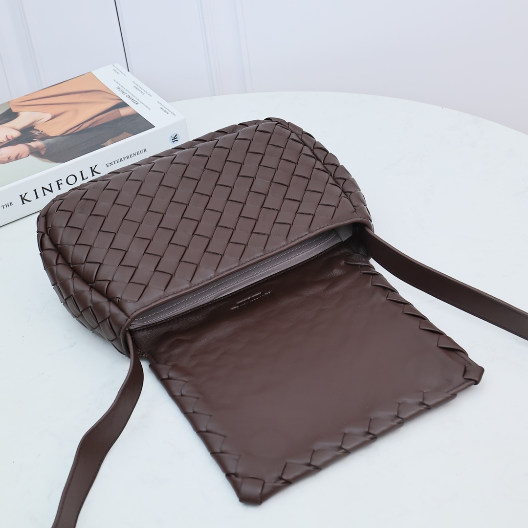 Bottega Veneta Small Cobble Messenger - DopestKickz