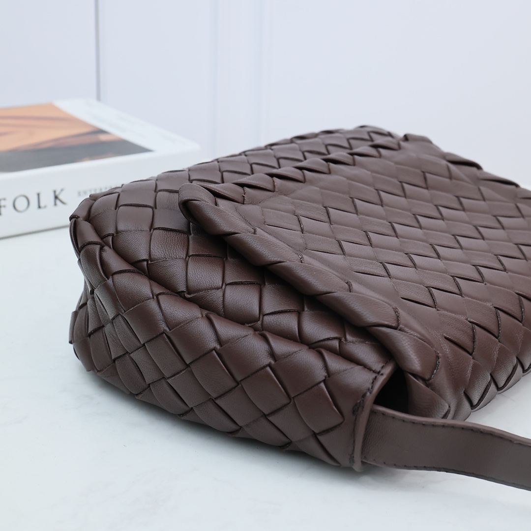 Bottega Veneta Small Cobble Messenger - DopestKickz