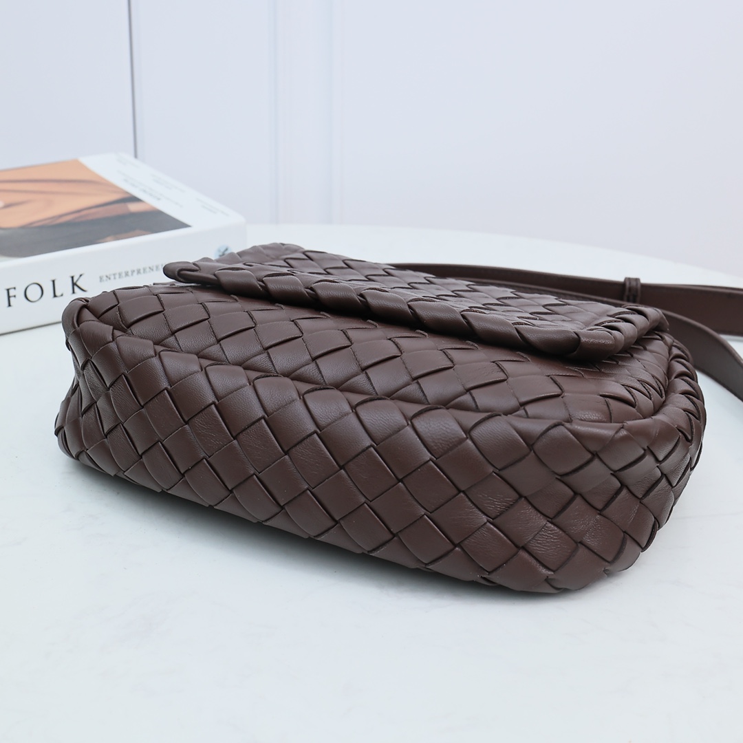 Bottega Veneta Small Cobble Messenger - DopestKickz