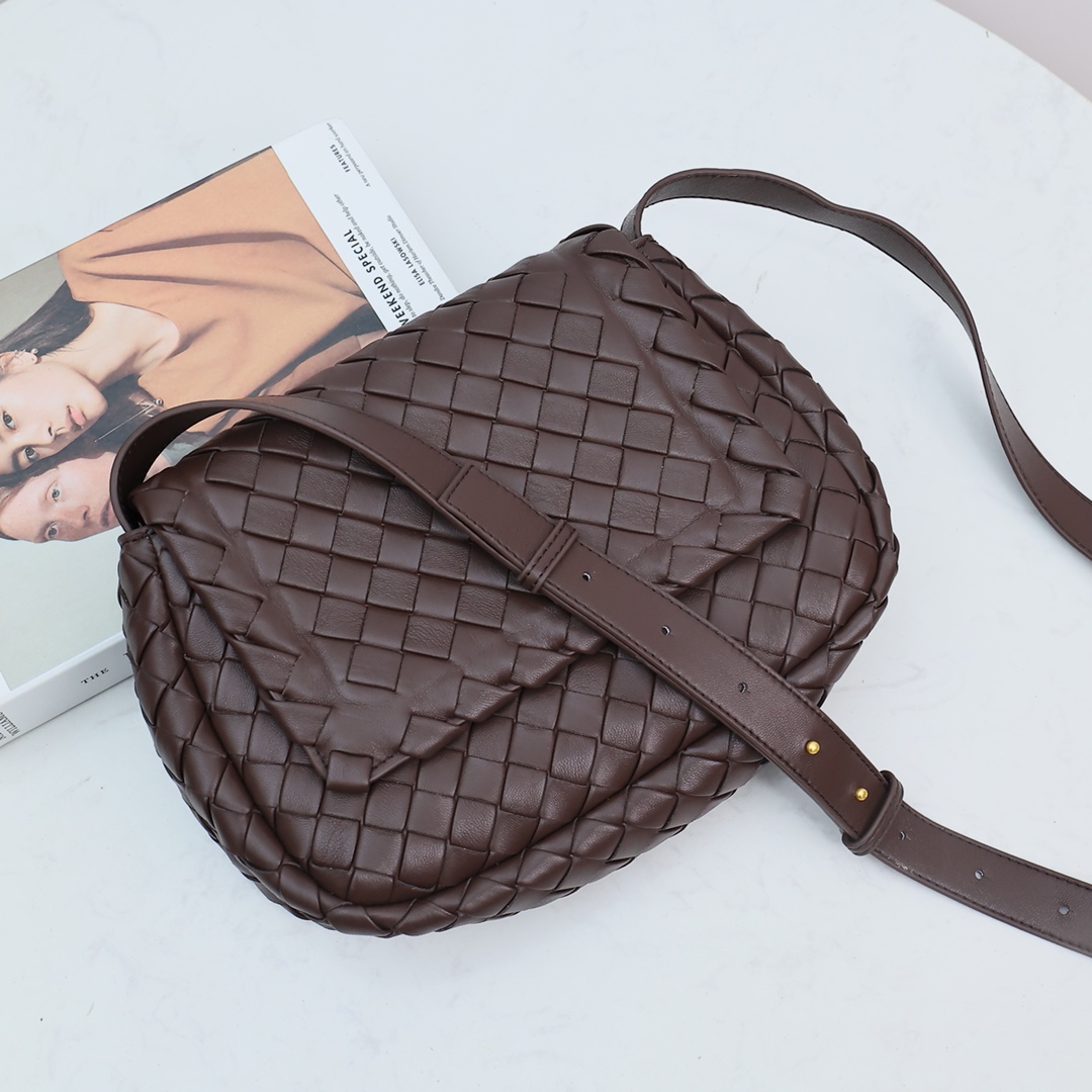 Bottega Veneta Small Cobble Messenger - DopestKickz