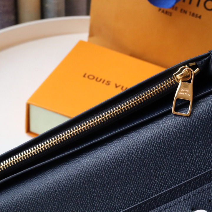 Louis Vuitton Brazza Wallet (10×19×2cm)   M82826 - DopestKickz